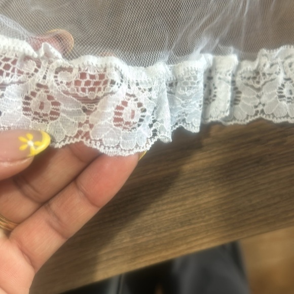 Veil Double Tiered Vintage Wedding Veil with Lace - Picture 2 of 4